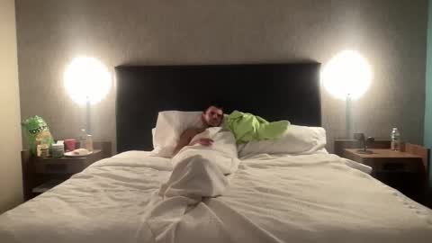 Snapshot of ofthatguy chatting on February 15, 7:51 am ofthatguy online show from February 15, 7:51 am