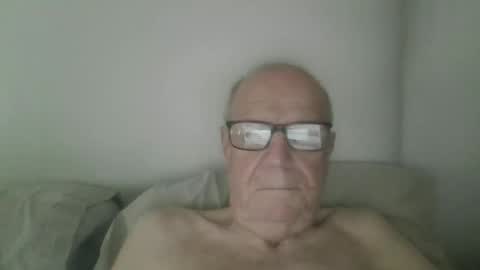 Snapshot of oggi95 chatting on March 24, 7:57 am oggi95 online show from March 24, 7:57 am