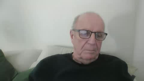 Snapshot of oggi95 chatting on March 30, 3:02 pm oggi95 online show from March 30, 3:02 pm