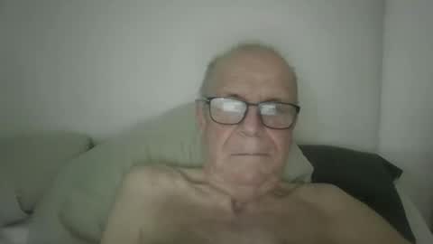 Snapshot of oggi95 chatting on April 3, 6:44 am oggi95 online show from April 3, 6:44 am