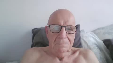 Snapshot of oggi95 chatting on April 10, 6:18 am oggi95 online show from April 10, 6:18 am