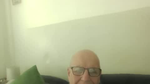 Snapshot of oggi95 chatting on April 13, 9:48 am oggi95 online show from April 13, 9:48 am