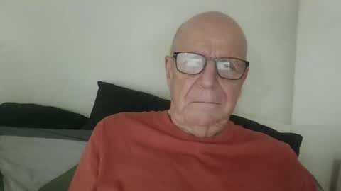 Snapshot of oggi95 chatting on April 23, 2:41 pm oggi95 online show from April 23, 2:41 pm