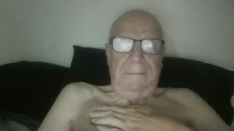 Snapshot of oggi95 chatting on April 24, 6:49 am oggi95 online show from April 24, 6:49 am