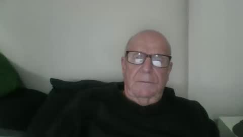 Snapshot of oggi95 chatting on April 27, 2:48 pm oggi95 online show from April 27, 2:48 pm