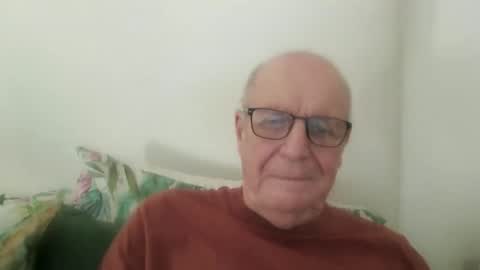 Snapshot of oggi95 chatting on May 13, 2:14 pm oggi95 online show from May 13, 2:14 pm