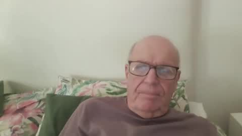 Snapshot of oggi95 chatting on May 14, 1:18 pm oggi95 online show from May 14, 1:18 pm