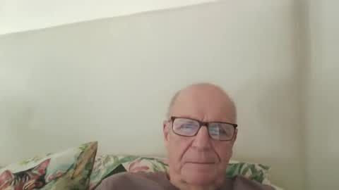 Snapshot of oggi95 chatting on May 15, 12:23 pm oggi95 online show from May 15, 12:23 pm