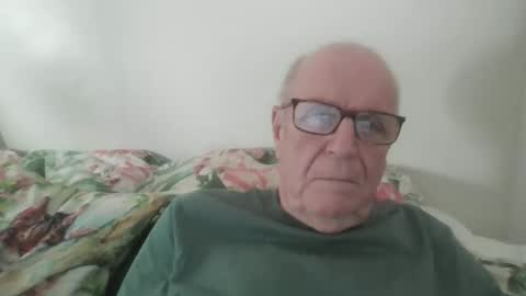 Snapshot of oggi95 chatting on May 18, 3:07 pm oggi95 online show from May 18, 3:07 pm