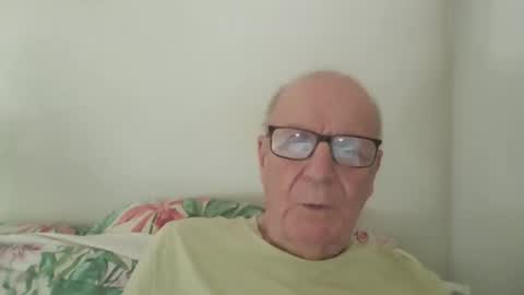 Snapshot of oggi95 chatting on May 20, 1:50 pm oggi95 online show from May 20, 1:50 pm