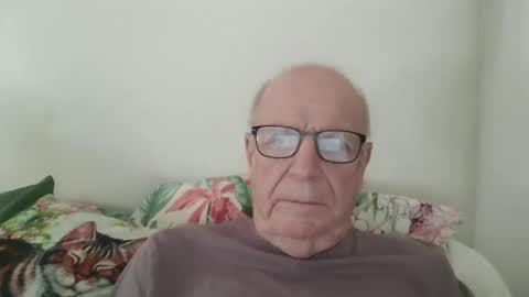 Snapshot of oggi95 chatting on May 21, 12:23 pm oggi95 online show from May 21, 12:23 pm