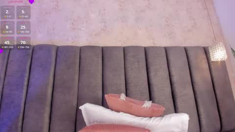 Holly online show from March 5, 2:03 am