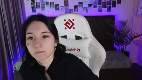 oh_kate_ online show from February 22, 1:40 am