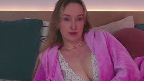 Snapshot of oh_kitty chatting on December 11, 8:36 am Kourtney online show from December 11, 8:36 am