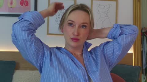 Snapshot of oh_kitty chatting on February 5, 9:46 am Kourtney online show from February 5, 9:46 am