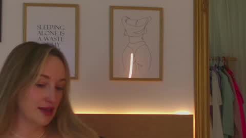 Snapshot of oh_kitty chatting on March 6, 10:09 am Kourtney online show from March 6, 10:09 am