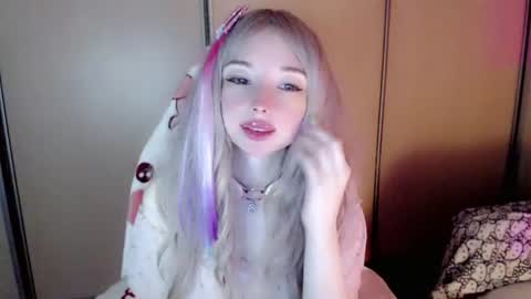 Snapshot of oh_pichuu chatting on June 13, 3:15 am Milly online show from June 13, 3:15 am