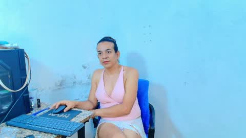 Snapshot of oh_tique chatting on April 7, 12:49 pm LU online show from April 7, 12:49 pm