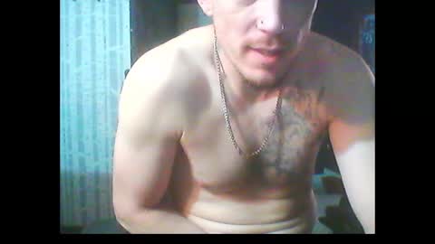 Snapshot of oh_you_know69 chatting on January 8, 3:40 am who dares  toss me some  tips lets have fun online show from January 8, 3:40 am