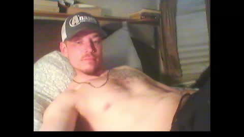 Snapshot of oh_you_know69 chatting on February 14, 3:11 am who dares  toss me some  tips lets have fun online show from February 14, 3:11 am