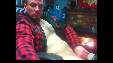 Snapshot of oh_you_know69 chatting on February 18, 3:10 pm who dares  toss me some  tips lets have fun online show from February 18, 3:10 pm