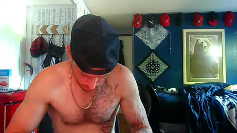 Snapshot of oh_you_know69 chatting on September 16, 8:54 pm who dares  toss me some  tips lets have fun online show from September 16, 8:54 pm