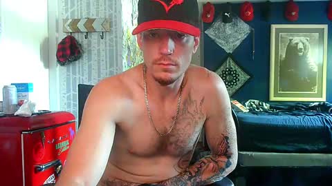 Snapshot of oh_you_know69 chatting on September 22, 9:17 pm who dares  toss me some  tips lets have fun online show from September 22, 9:17 pm