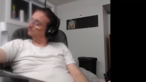 Snapshot of ohbitt chatting on September 19, 4:47 am ohbitt online show from September 19, 4:47 am