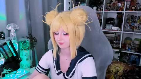 Snapshot of ohclementinee chatting on May 10, 1:05 pm Clementine Clem online show from May 10, 1:05 pm