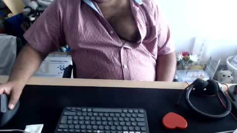 Snapshot of ohfck11 chatting on July 12, 9:33 am Chubby Gary online show from July 12, 9:33 am