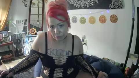 Snapshot of ohighohcpl chatting on April 12, 6:18 am ohighohcpl online show from April 12, 6:18 am