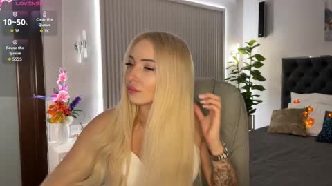 Emma online show from October 3, 11:46 pm