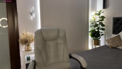 Emma online show from February 12, 1:22 am