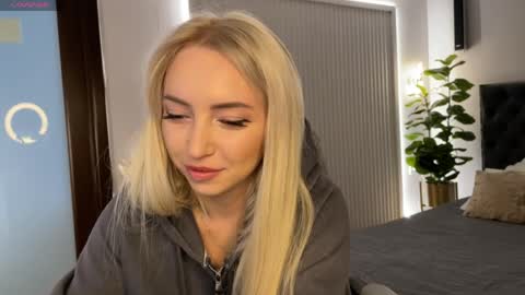 Emma online show from March 30, 1:06 am