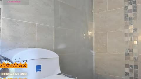 ohyesly_ online show from October 5, 8:40 pm