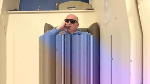 oiljames167 online show from March 18, 7:39 pm