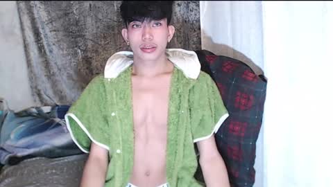 Snapshot of oishi1ii chatting on December 9, 9:06 am OISHI1II online show from December 9, 9:06 am