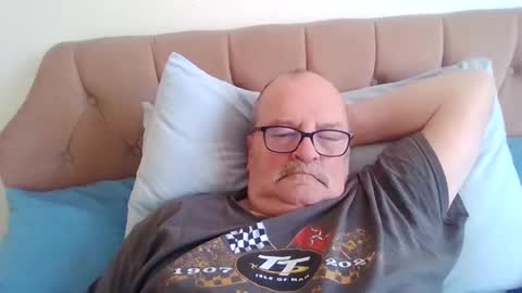 old_fkr online show from December 25, 9:45 am