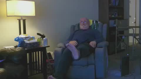 Snapshot of old_guy111 chatting on January 9, 4:37 am old_guy111 online show from January 9, 4:37 am