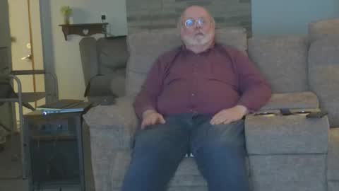 Snapshot of old_guy111 chatting on February 19, 2:18 am old_guy111 online show from February 19, 2:18 am