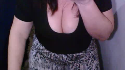 Snapshot of oldgirl60 chatting on June 1, 10:55 pm oldgirl60 online show from June 1, 10:55 pm