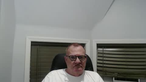 Snapshot of oldguybigd chatting on September 11, 5:29 am oldguybigd online show from September 11, 5:29 am
