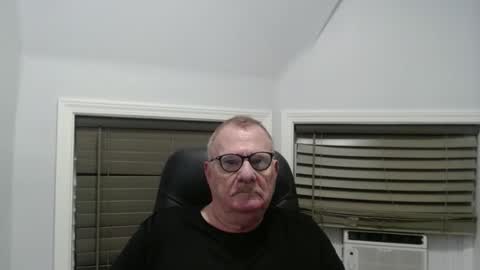 Snapshot of oldguybigd chatting on September 22, 4:36 am oldguybigd online show from September 22, 4:36 am