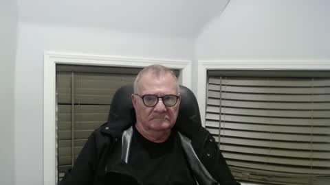 Snapshot of oldguybigd chatting on September 27, 6:07 am oldguybigd online show from September 27, 6:07 am