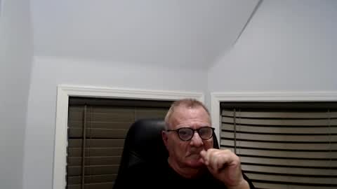 Snapshot of oldguybigd chatting on October 1, 4:40 am oldguybigd online show from October 1, 4:40 am
