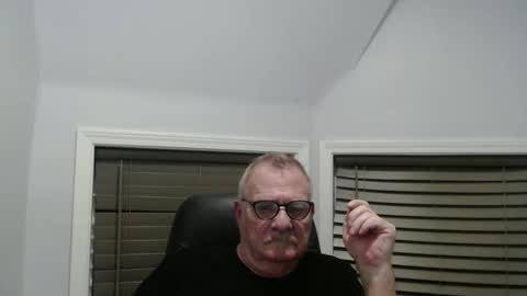 Snapshot of oldguybigd chatting on October 2, 3:46 am oldguybigd online show from October 2, 3:46 am