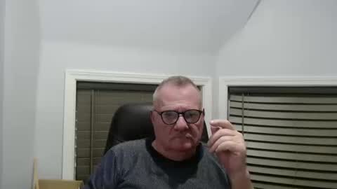 Snapshot of oldguybigd chatting on October 18, 7:20 am oldguybigd online show from October 18, 7:20 am