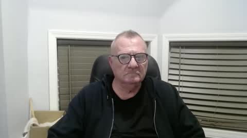 Snapshot of oldguybigd chatting on October 19, 4:35 am oldguybigd online show from October 19, 4:35 am