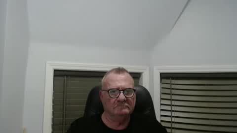 Snapshot of oldguybigd chatting on October 21, 5:52 am oldguybigd online show from October 21, 5:52 am