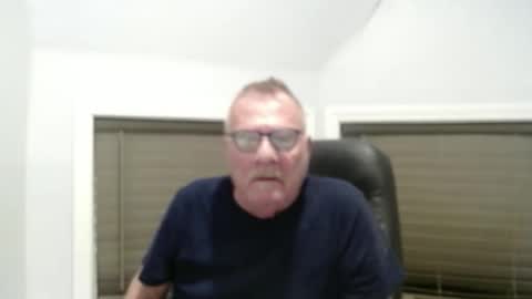 Snapshot of oldguybigd chatting on November 28, 7:22 am oldguybigd online show from November 28, 7:22 am